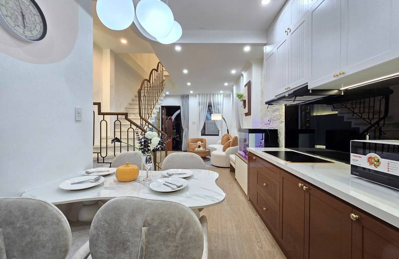 Miete eines modernen 3-stöckigen Hauses im Stadtteil Hai Chau, Da Nang, Vietnam